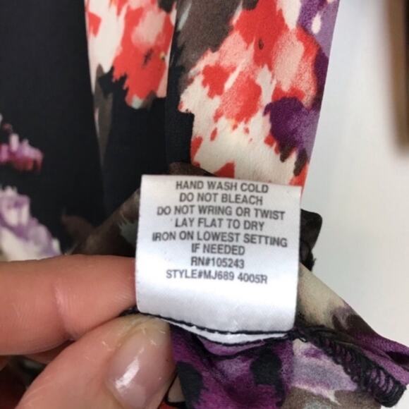 Bobeau Womens Medium Blouse V-Neck Wrap Black Floral Print Top Boho Watercolor - Picture 8 of 8